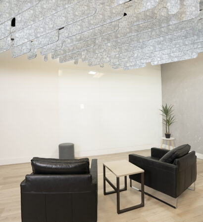 Notch acoustic ceiling baffles in a huddle space