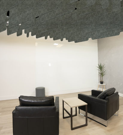 Notch acoustic ceiling baffles in a huddle space